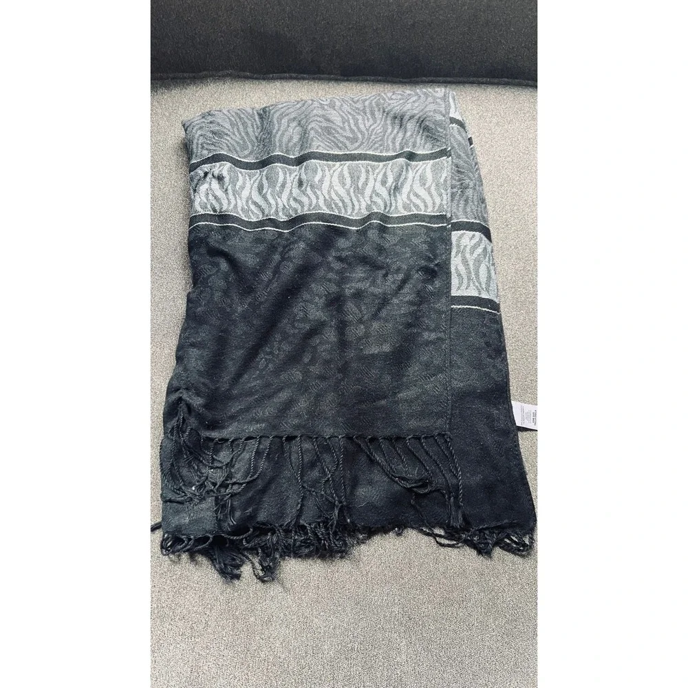 Unbranded Pashmina Scarf Women OS Black Grey Animal Print Metallic Fringed Wrap